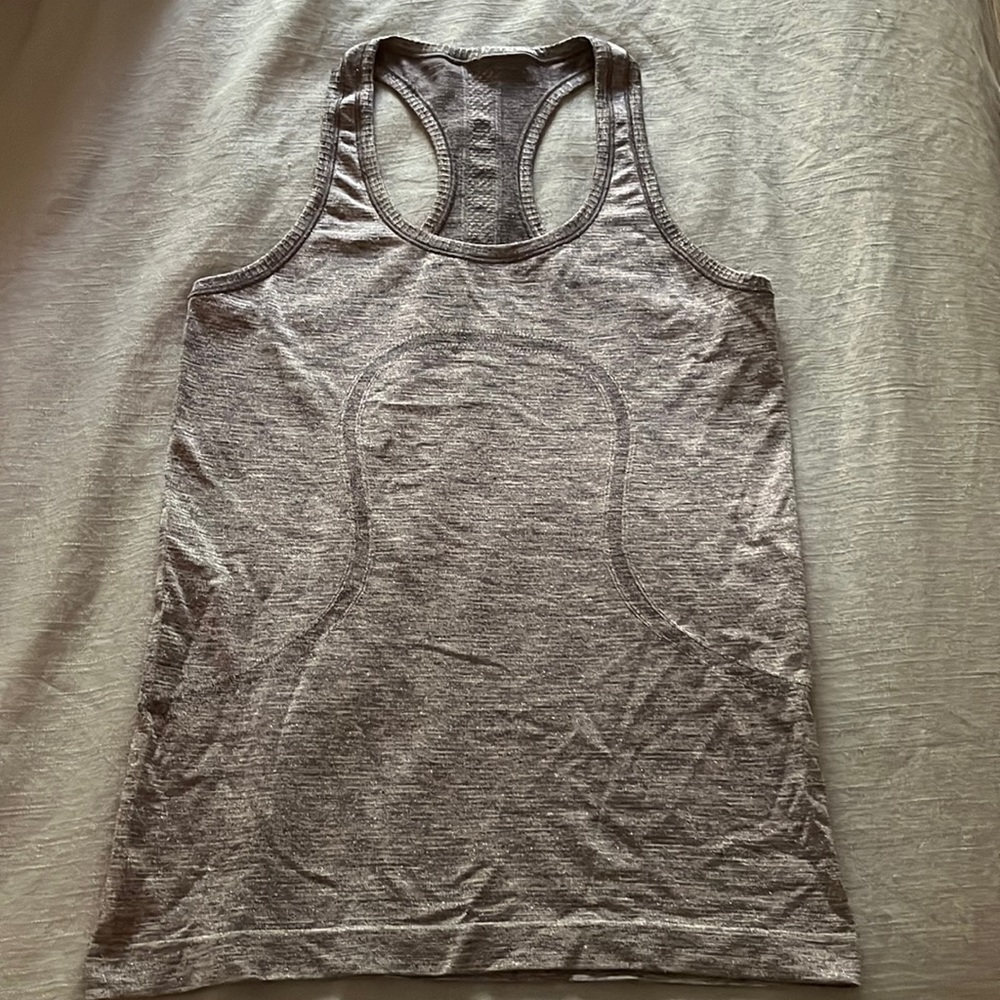 A size 8 lululemon, tank top gray with glitter